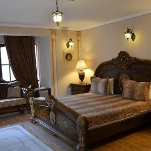 Boutique Boris Palace & Restaurant מלון