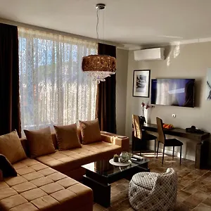 Luxury Ivon Apartahotel