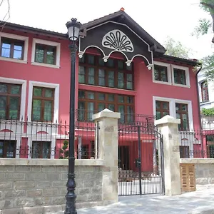 Hillhouse בית הארחה